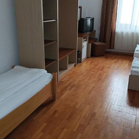 Hotel Posada Рымнику-Вылча Экстерьер фото