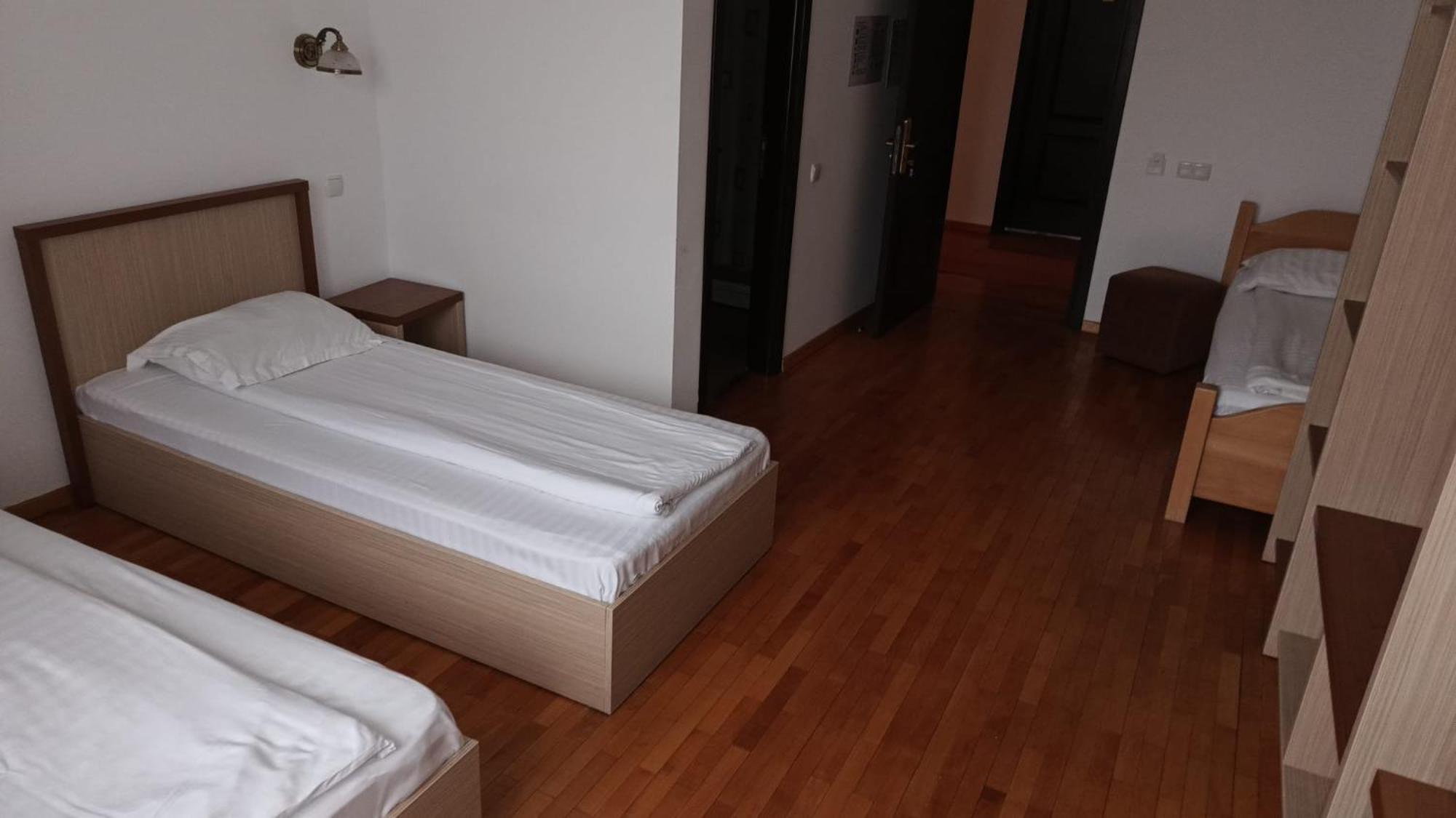 Hotel Posada Рымнику-Вылча Экстерьер фото