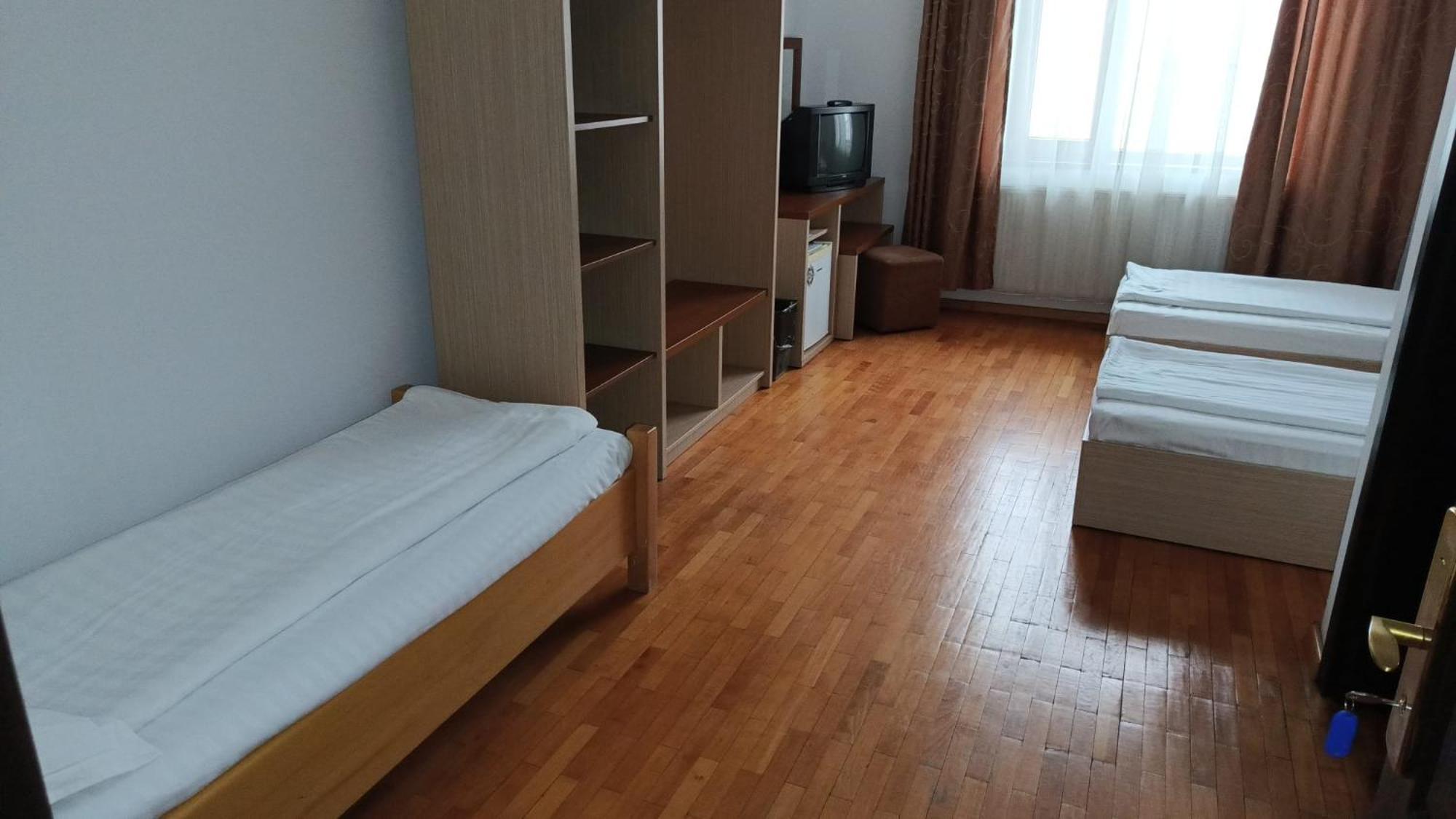 Hotel Posada Рымнику-Вылча Экстерьер фото