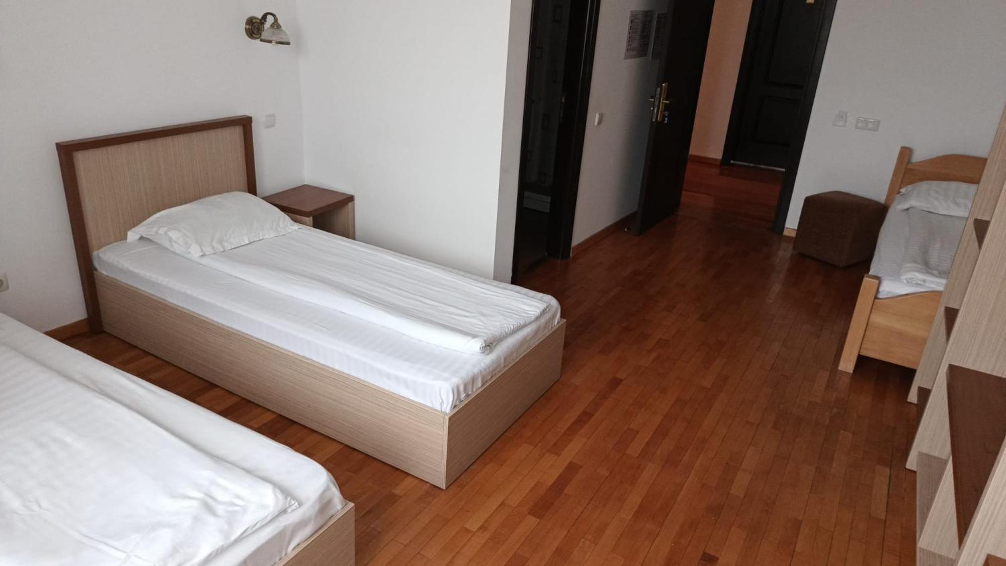Hotel Posada Рымнику-Вылча Экстерьер фото