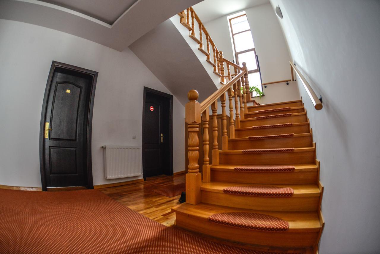 Hotel Posada Рымнику-Вылча Экстерьер фото