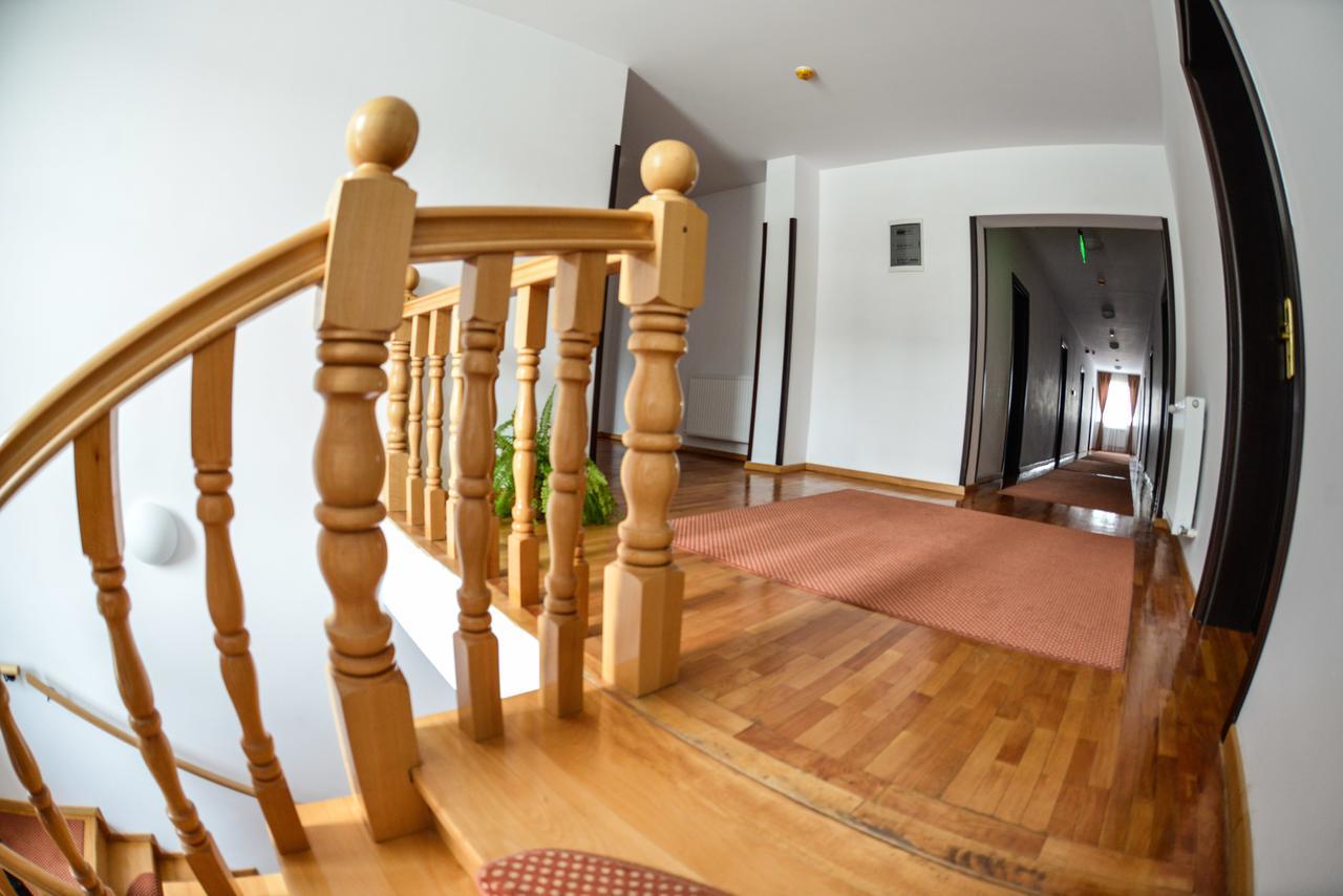 Hotel Posada Рымнику-Вылча Экстерьер фото
