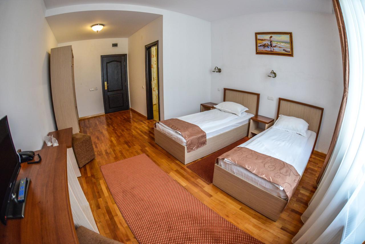Hotel Posada Рымнику-Вылча Экстерьер фото