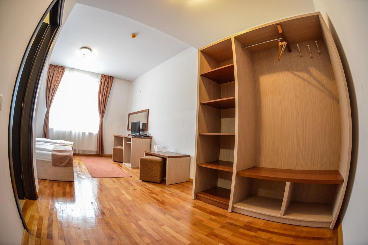 Hotel Posada Рымнику-Вылча Экстерьер фото