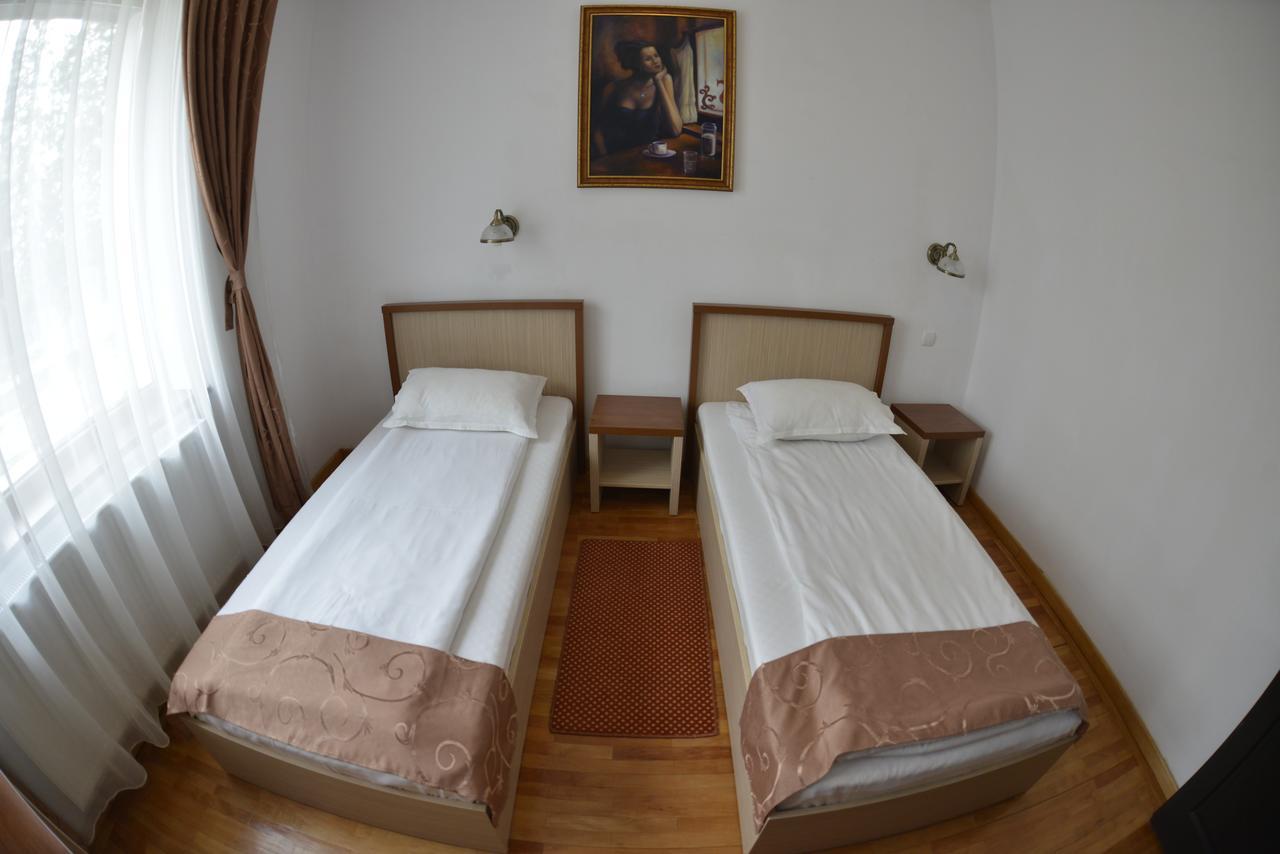 Hotel Posada Рымнику-Вылча Экстерьер фото