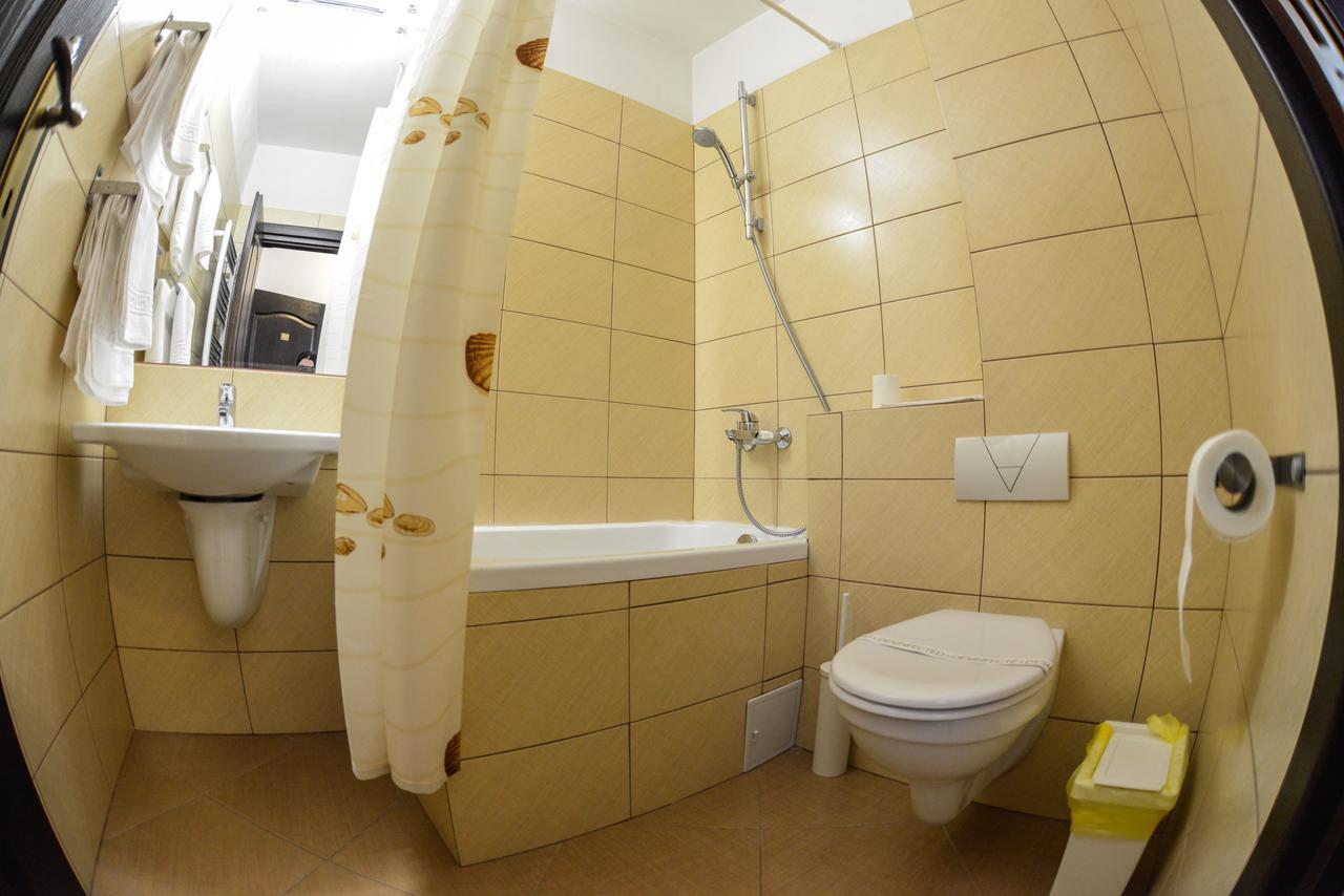 Hotel Posada Рымнику-Вылча Экстерьер фото