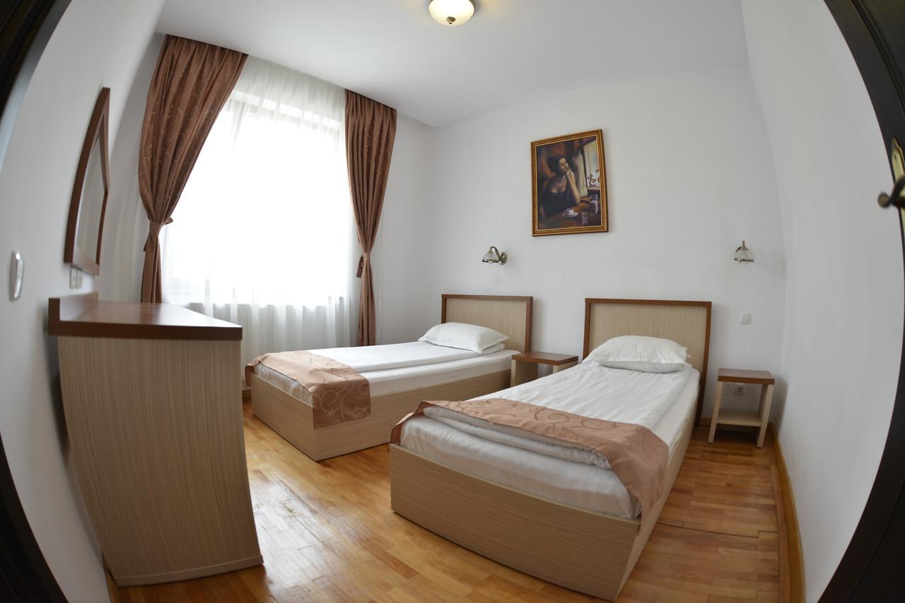 Hotel Posada Рымнику-Вылча Экстерьер фото